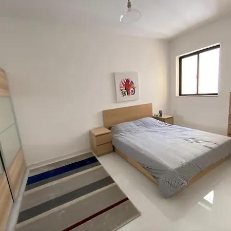 3 Bedroom, 2 Bath Apt, Amazing Views Apartment *