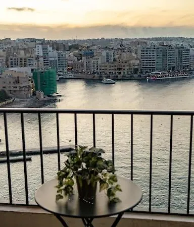3 Bedroom, 2 Bath Apt, Amazing Views
