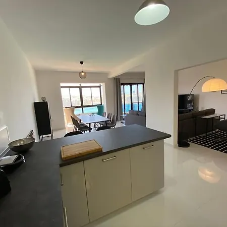 アパート Gem With Spectacular Coastal Views *