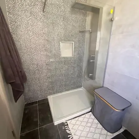 3 Bedroom, 2 Bath Apt, Amazing Views