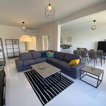 Gem With Spectacular Coastal Views Apartmán
